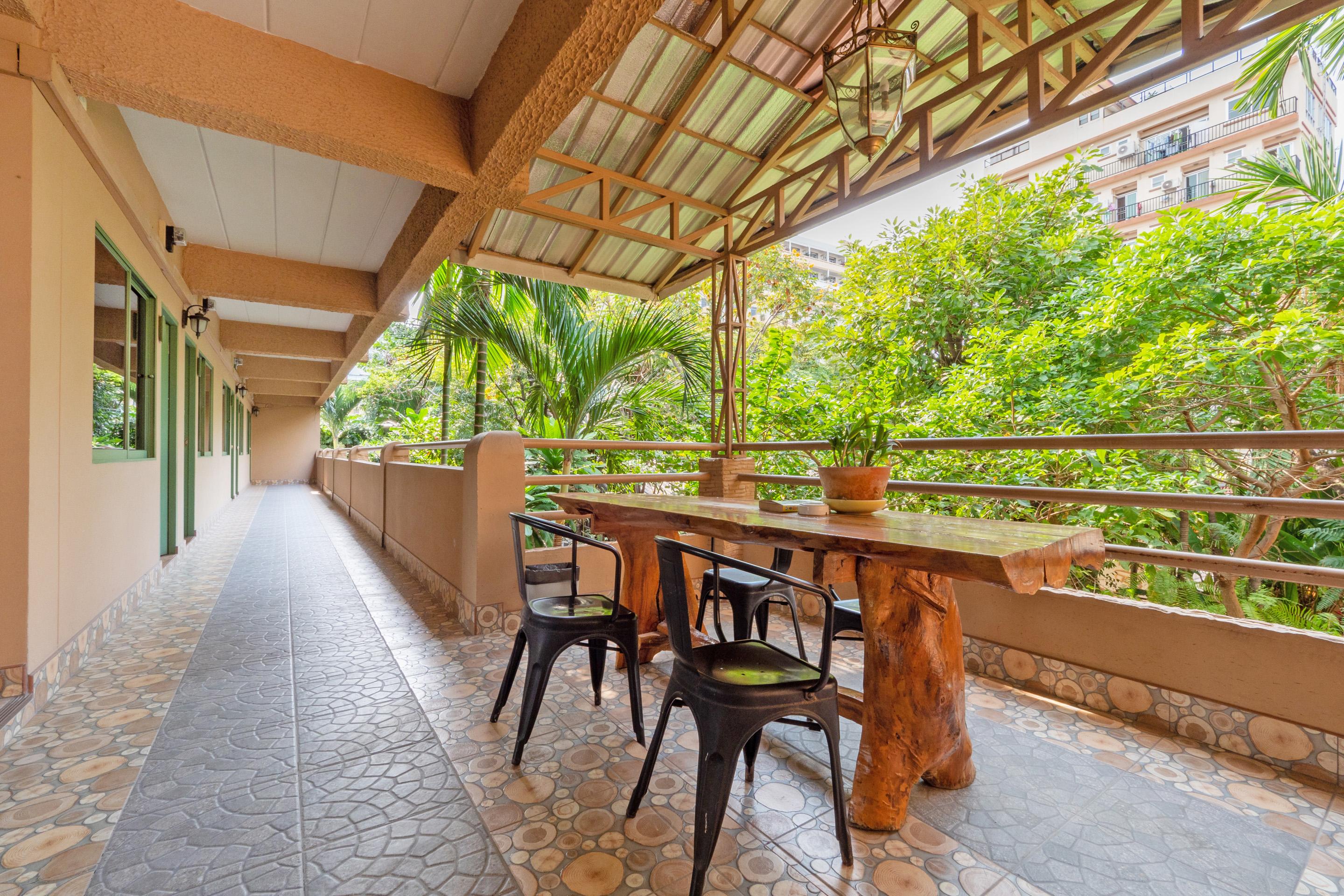 Capital O 75379 Sabai Living Pattaya Hotel Bagian luar foto