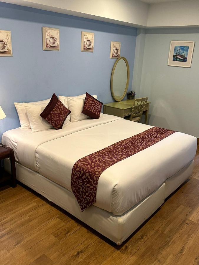 Capital O 75379 Sabai Living Pattaya Hotel Bagian luar foto