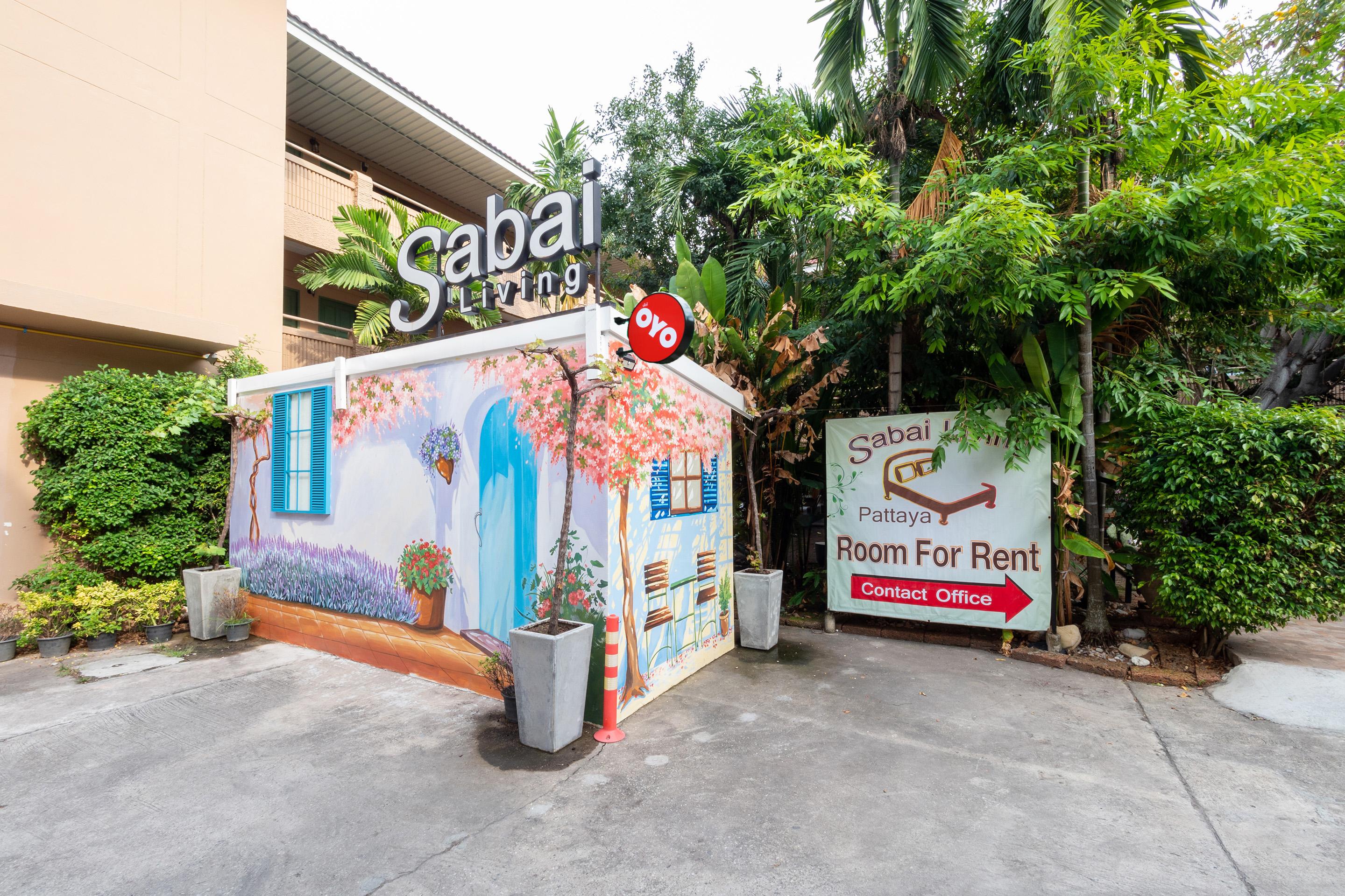 Capital O 75379 Sabai Living Pattaya Hotel Bagian luar foto