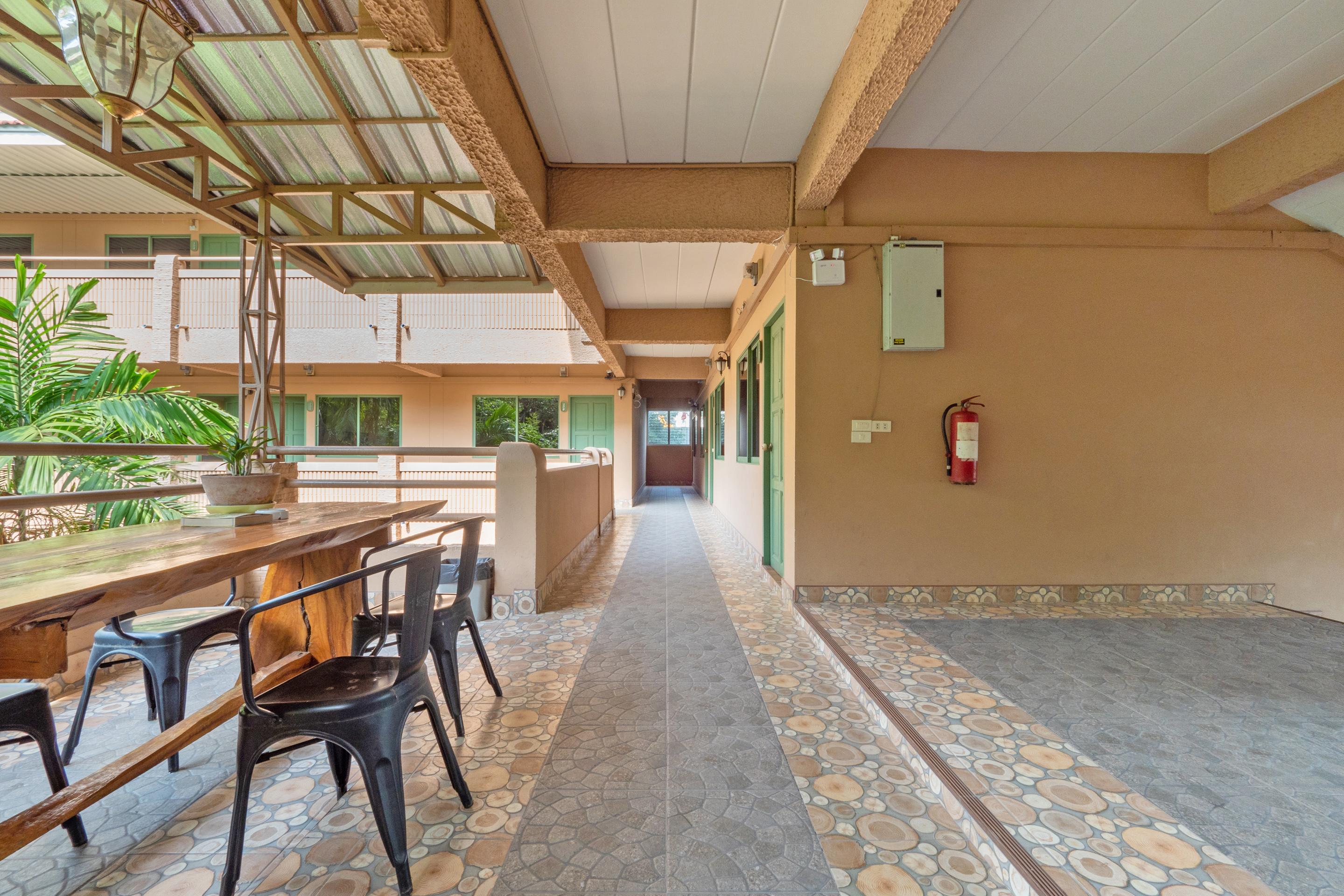 Capital O 75379 Sabai Living Pattaya Hotel Bagian luar foto